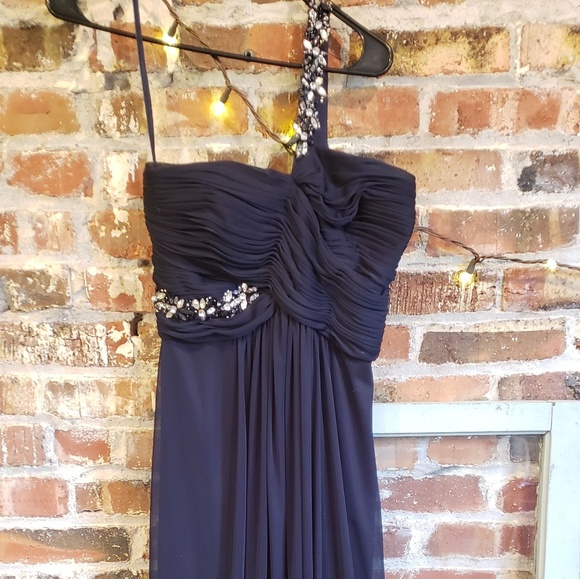 Formal dress - Picture 3 of 3